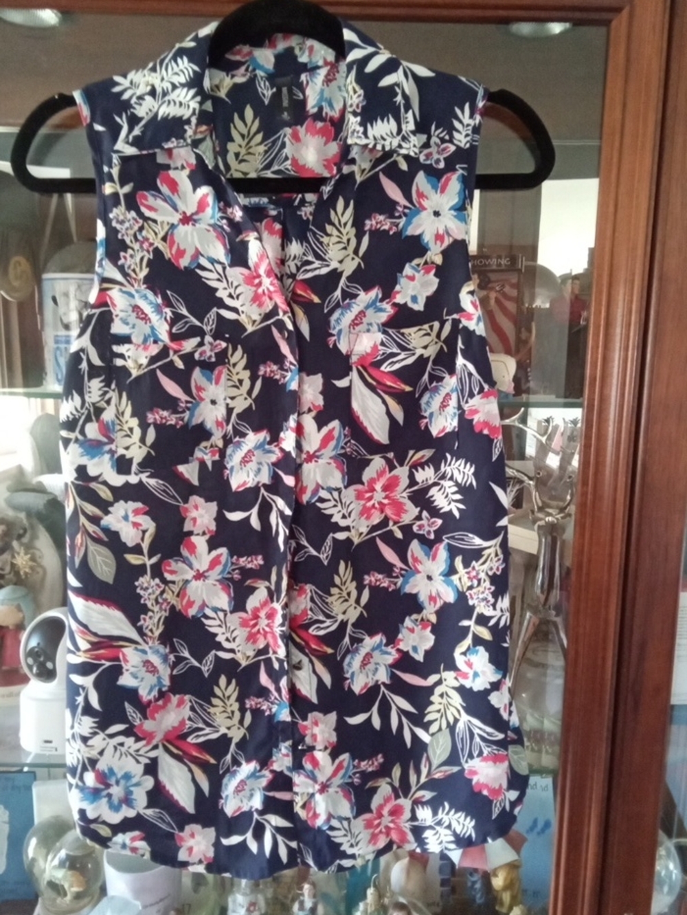 Massini Navy Floral Button-Front Sleeveless Top